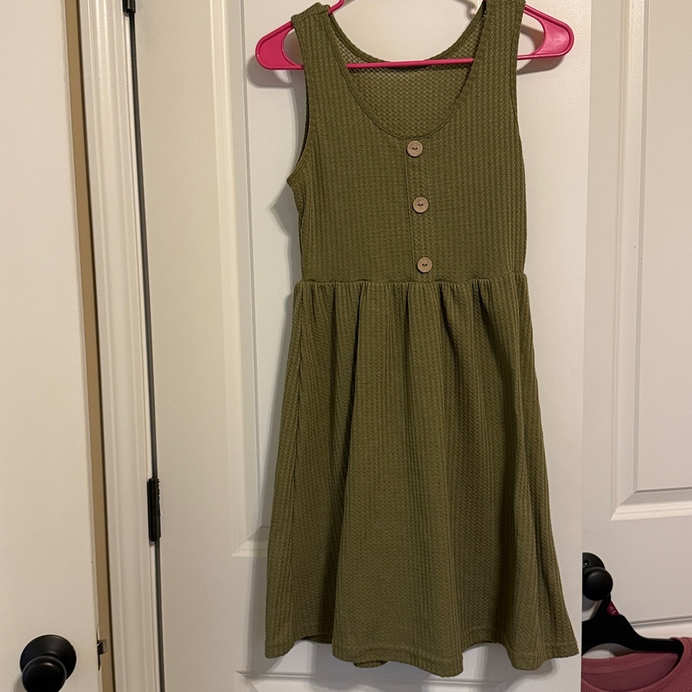 Green Sleeveless Button Dress